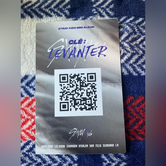 Stray Kids KPOP Hyunjin, Lee Know, & Changbin Levanter Official Photocard Set - Picture 8 of 8